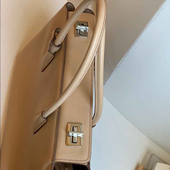 Prada handbags - Picture 3 of 7